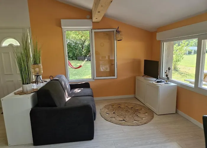 With Large Garden Appartement *