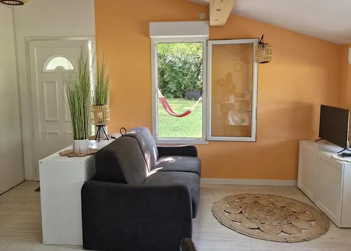 With Large Garden * Rieumajou