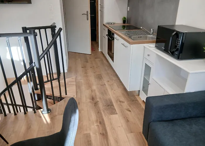 With Large Garden * Rieumajou